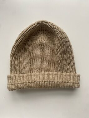 Everlane Ribbed Beanie Hat in Beige